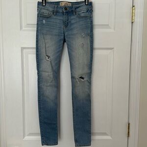 Light Wash Ripped Jeans